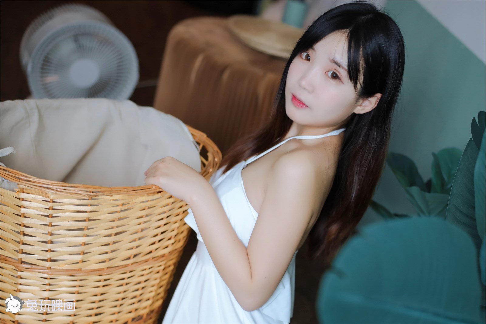 Single horsetail white tender girl crisp breast fengyun figure sexy hot photo(20)